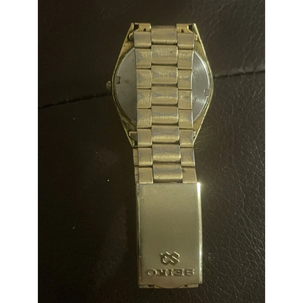 Seiko SQ Quartz 5Y22-6000 is a classic gold-tone men's dress watch 1990’s